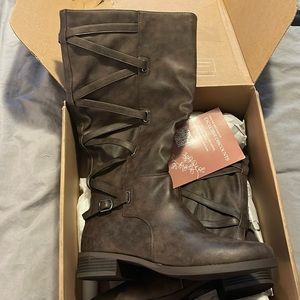 Never Worn size 10 Journee Wide calf boots